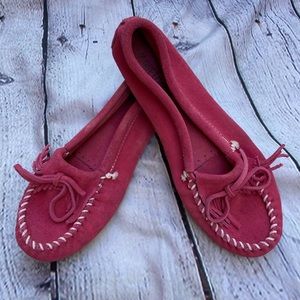 Minnetonka Magenta Moccasins